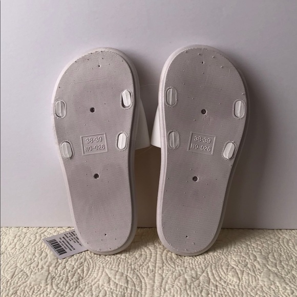 BANANAS beach slippers white and yellow BNWT - Picture 2 of 3